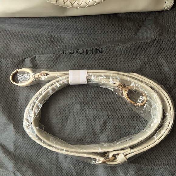 St. John Vanilla/Gold Hand bag. - Picture 5 of 9